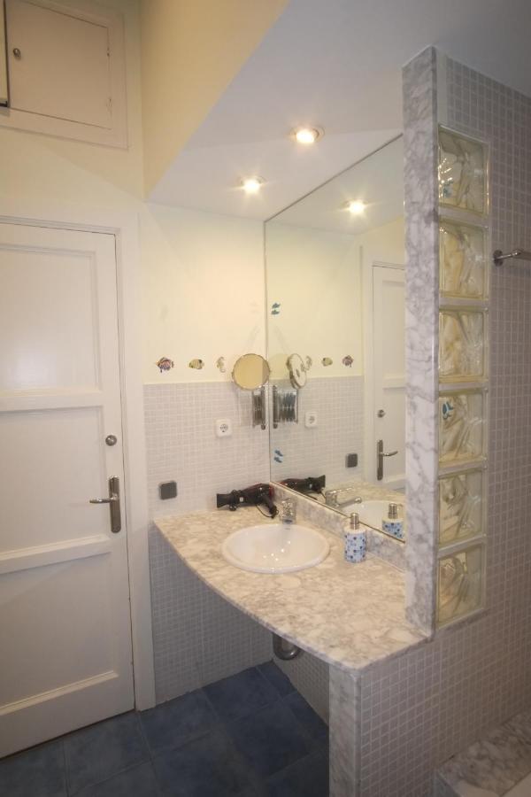 Lovely Apartment At Park Gueell Barcelona Eksteriør bilde